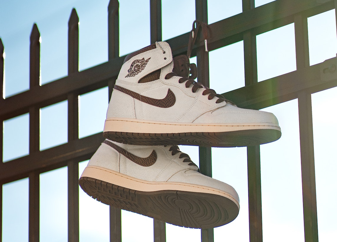 Kerítés elemek és Air Jordan cipő